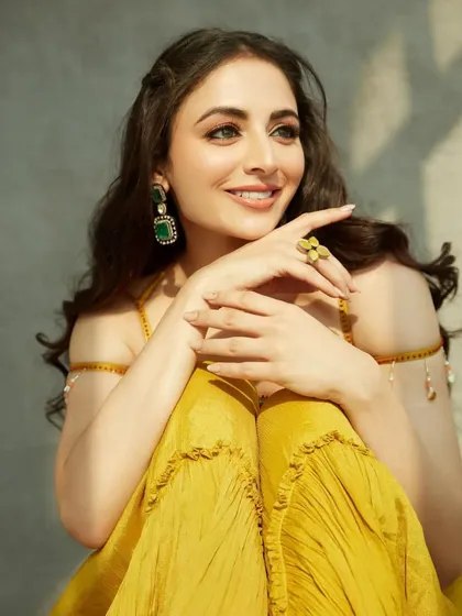 This candid, smiling shot shows off the beautiful emerald earrings, which I took into consideration when creating her soft, complementary makeup look.