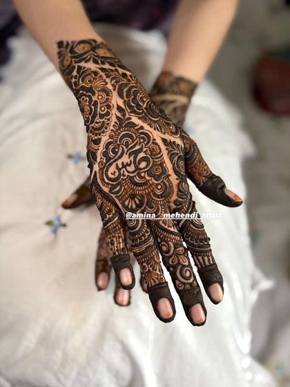 This is an example of my signature full-arm floral mehendi. I love creating dense, intricate patterns with elements like roses, paisleys, and detailed fillers to give you a rich and traditional look for any celebration.