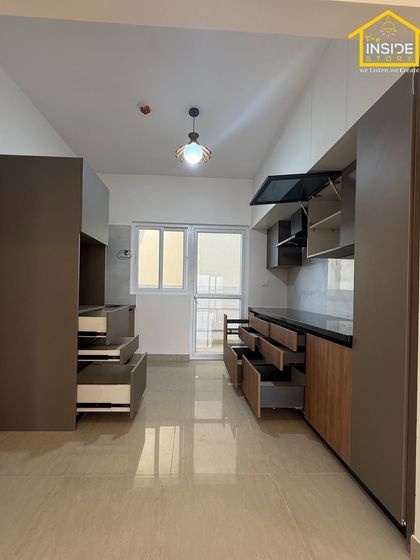 Functionality is key in a modular kitchen. Here you can see the deep drawers, soft-close mechanisms, and organized sections we built to ensure every inch of space is used effectively.