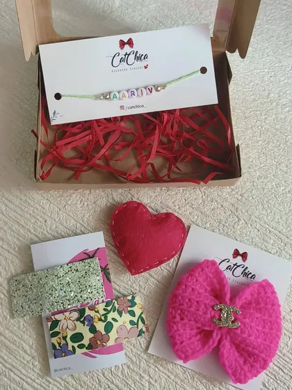 Our special Rakhi edition hamper is the perfect way to celebrate the festival of bonding. It includes a customized rakhi bracelet, a crochet bow, and other fun clips for the sister.