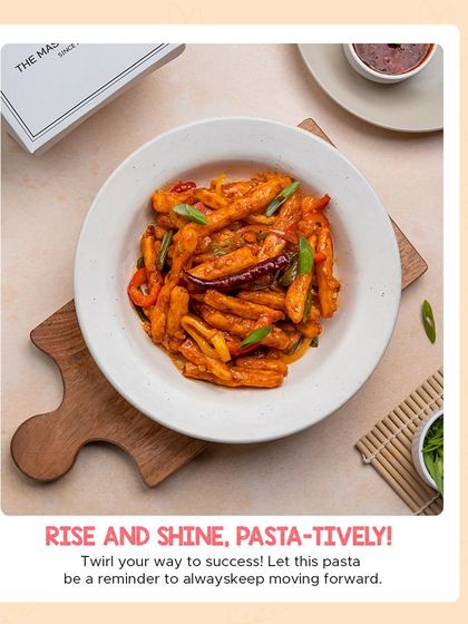 Another view of our delicious Chili Potato, a perfect dish to share with friends. The balance of sweet, sour, and spicy flavors makes it a constant favorite.