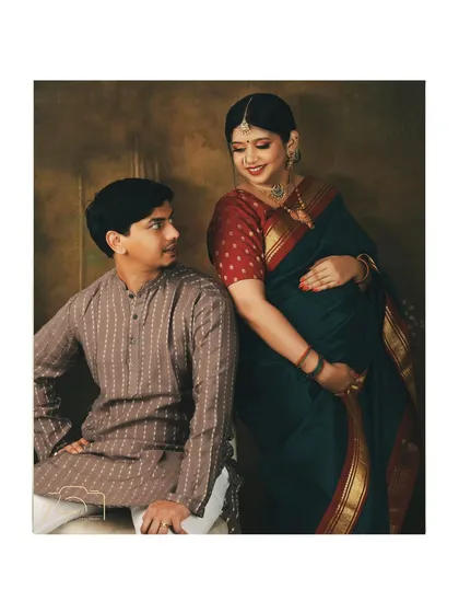 A beautiful composition of the couple, reminiscent of a classic painting. A true work of art.