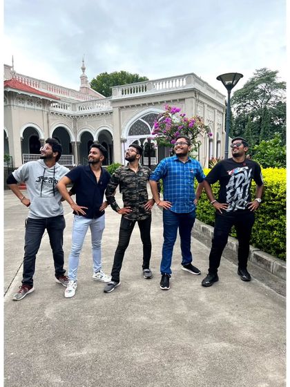 A fun pose with the boys in front of the palace. We always keep the mood light and fun.