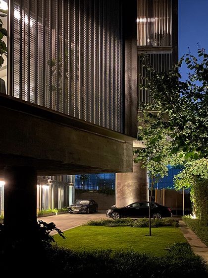 Sculptural Concrete Residences photo 7