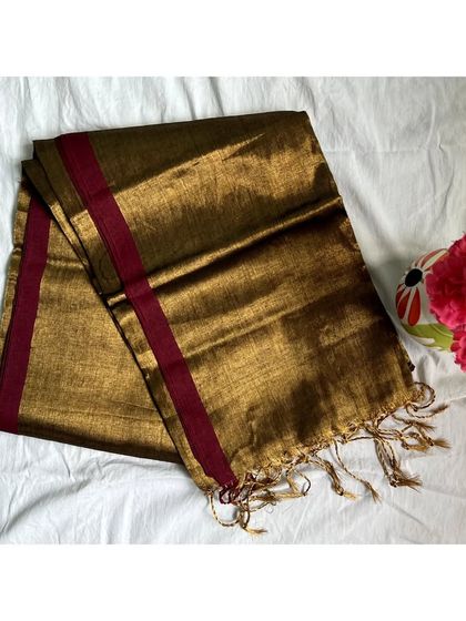 Another look at the copper-brown tissue cotton saree, a color that is both earthy and glamorous.