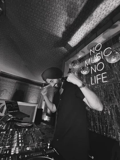 No music, no life. This picture captures the essence of my passion. Music is everything.