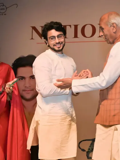 Sharing a moment of conversation and respect with Shri Jagdambika Pal ji at the National Icon Award 2023 ceremony.