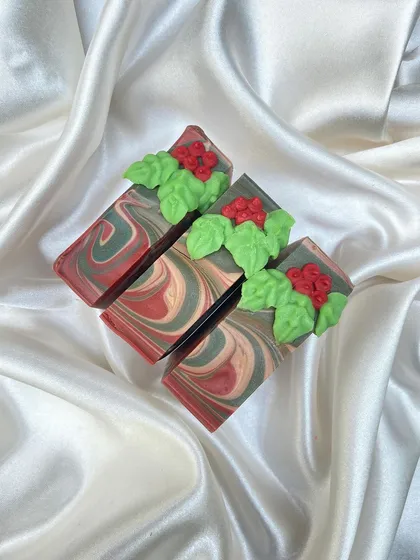 My full Christmas collection! From Santa faces and candy canes to mistletoe and holly, these festive soaps are perfect for gifting or just treating yourself.