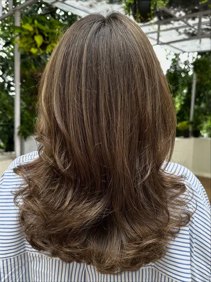 When you need a color refresh, I've got you. I took her faded highlights and toned them to this beautiful, cool-toned brunette, blending everything for a sophisticated and polished finish.