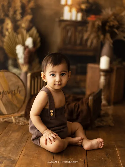 A personalized touch with the baby's name, "Ayansh," on a wooden plaque. I love incorporating details that make the session uniquely yours.