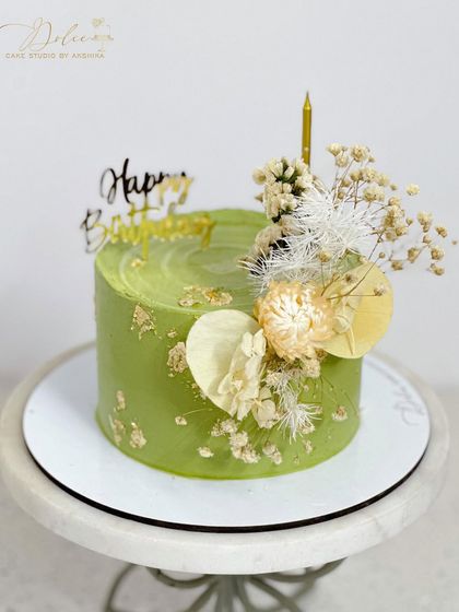 Even a half-kg mini cake can be a work of art. This olive green cake is decorated with dried flowers and gold leaf for a rustic, elegant look.