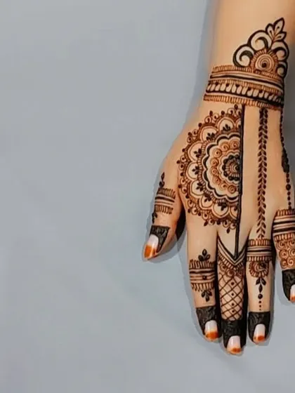 The full view of this modern half-mandala design.