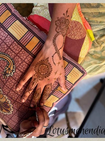 Lotus Mehendi Arts - Event Mehendi Services Elegant Designs for Guests photo 13