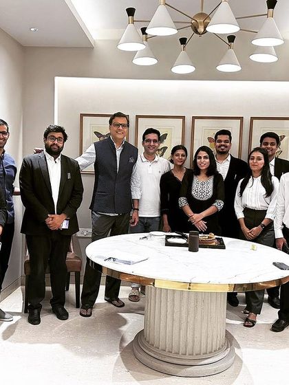 A group photo with the team to celebrate our colleagues' birthdays. A positive and collaborative atmosphere is key to handling the pressures of our demanding profession.