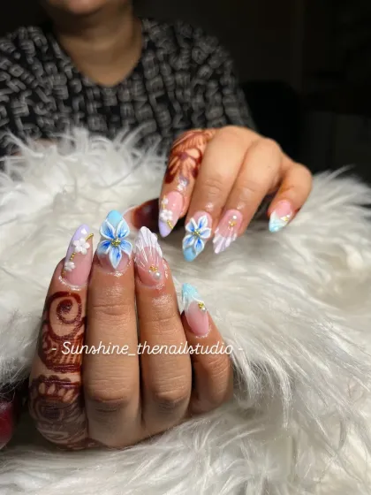 The full look of the 3D floral bridal nails, perfectly complementing the client's henna.