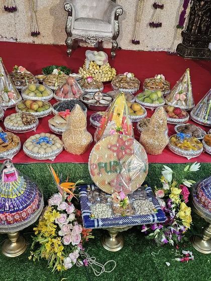 Siri - Custom Gift Hampers & Return Gifts Grand Event Displays photo 56