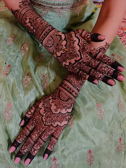 A classic bridal design featuring scalloped borders and detailed finger work. The balance between filled and open spaces creates a design that is both rich and breathable.