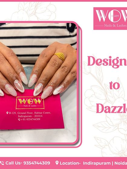 Designed to dazzle. These almond-shaped extensions feature a beautiful white glitter base with a subtle ombré effect, creating a look that is both icy and glamorous.