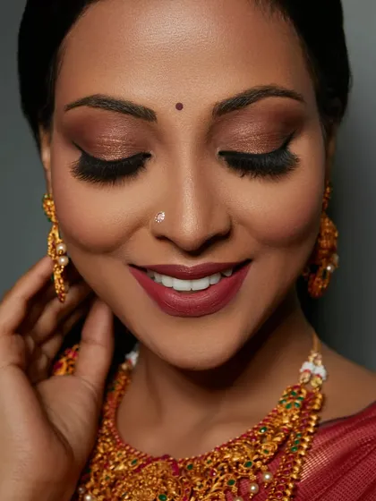 A close-up of the eye makeup for my South Indian bride. The warm, shimmery tones on the lids and the defined lash line make her eyes pop, while the skin remains fresh and radiant.