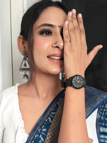 A close-up of the Maharashtrian look, featuring a blue smokey eye and the traditional crescent bindi.