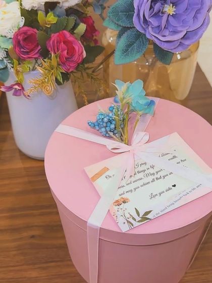 Come pack an order with us! This round box hamper for her includes a Kay Beauty lip color, Zara perfume, a Kama face cleanser, and a Forest Essentials shower gel.