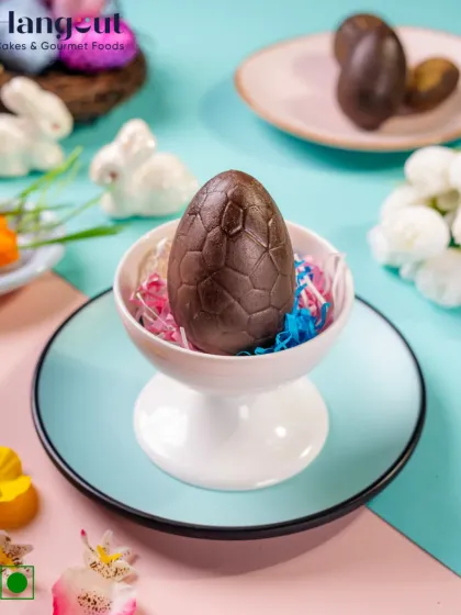 Crack into joy, minus the sugar. My handcrafted Sugar-Free Chocolate Easter Egg is made with fine couverture chocolate and filled with delightful mini treats. It's a gorgeous and gourmet way to celebrate Easter.