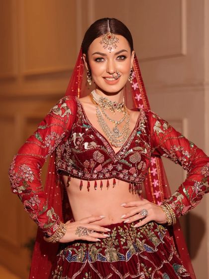 A happy, confident bride ready for her big day. The full look, from the outfit to the jewelry, is perfectly harmonized.