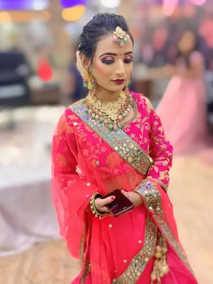 A soft and elegant look for a bride, perfect for an engagement or daytime wedding ceremony. The simple updo is paired with a maang tikka and natural looking makeup.