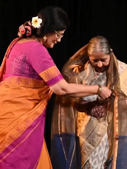 Honouring the late Kamalini Dutt with the Natya Vriksha Lifetime Achievement Award in 2023. She changed the way Indian dance was recorded for television.
