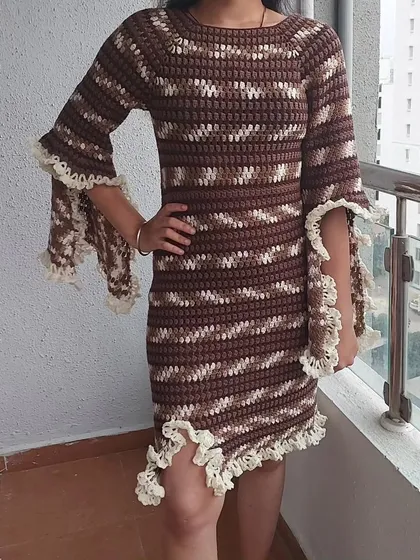 The Agatha Dress was a wonderful opportunity to test a pattern with unique colorwork and construction, including bell sleeves and an open-back design. I carefully checked the instructions for the four-color stitch pattern and the made-to-measure fit, ensuring the final garment was both beautiful and structurally sound.