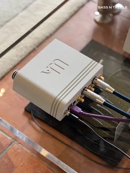 A close-up of the Wattson Audio Madison streamer, showing its multiple digital and analog connections. Despite its small size, it offers incredible flexibility and Swiss-made precision.