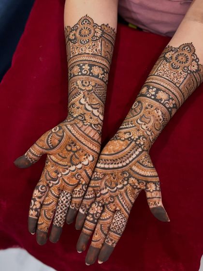 Elegant Engagement Mehendi photo 6