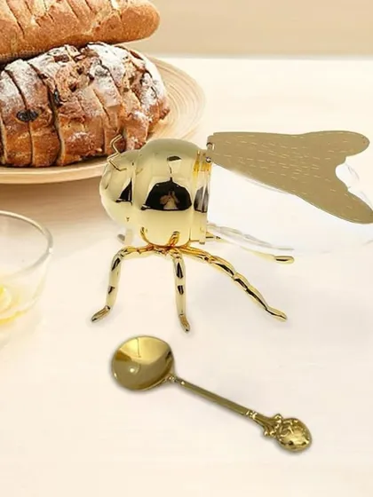 A piece that is both functional and a work of art. My bee-shaped honey pot, available in a brilliant gold finish, is a conversation starter that brings a sense of playful luxury to your breakfast table or dessert spread.