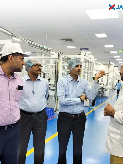 We foster collaboration between industry and academia to drive innovation. Here, our team gives distinguished professors from DSEU's Department of Nanotechnology a tour of our advanced solar module manufacturing processes at our Greater Noida plant.