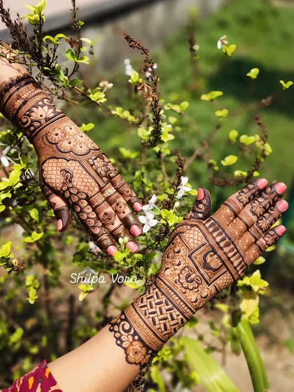 A beautiful shot of two different but complementary designs, showcasing my versatility in traditional patterns.
