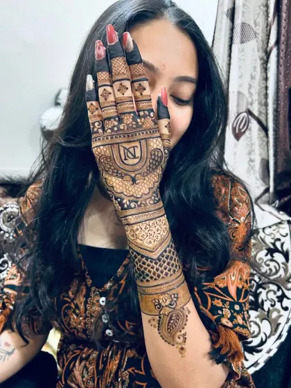 Here is a personalized design where I incorporated the couple's initials "DN" in a stylish monogram on the palm. It's a great way to add a modern touch to your bridal henna.