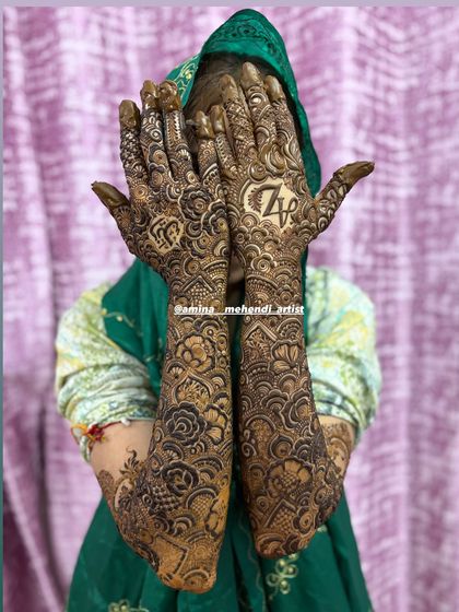 A full view of the design with the 'A' and 'Z' initials, showcased in a classic bridal pose.