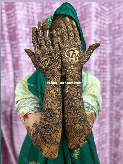 A full view of the design with the 'A' and 'Z' initials, showcased in a classic bridal pose.