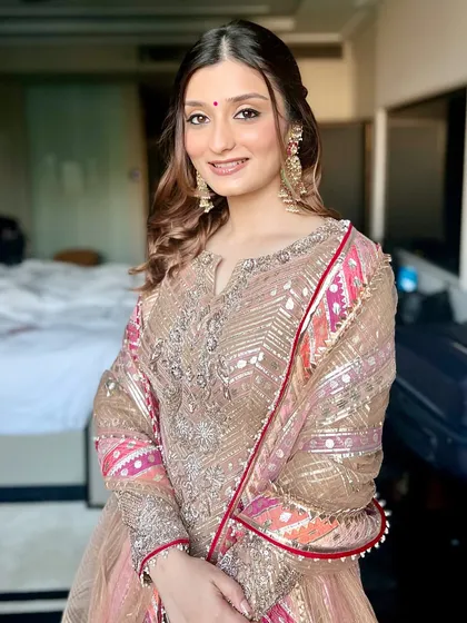 A perfect example of subtle and soft glam for a wedding guest. The makeup is clean and polished, with a focus on glowing skin and a soft pink lip.