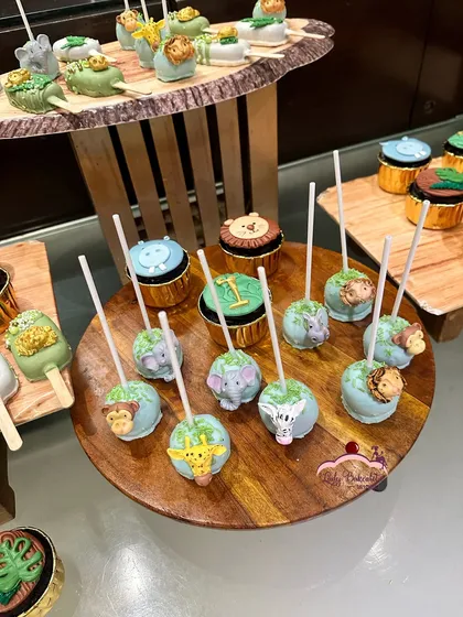 Cake pops are always a hit with kids and adults. For this jungle party, I created these adorable animal-themed cake pops, each featuring a different friendly face like a giraffe, elephant, or lion.