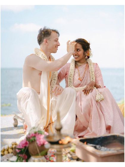 Couple Portraits: A Timeless Harmony photo 17