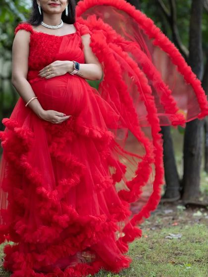 This red ruffle gown is a two-in-one convertible piece with a detachable trail, offering both a dramatic and a simpler look for your maternity photos.