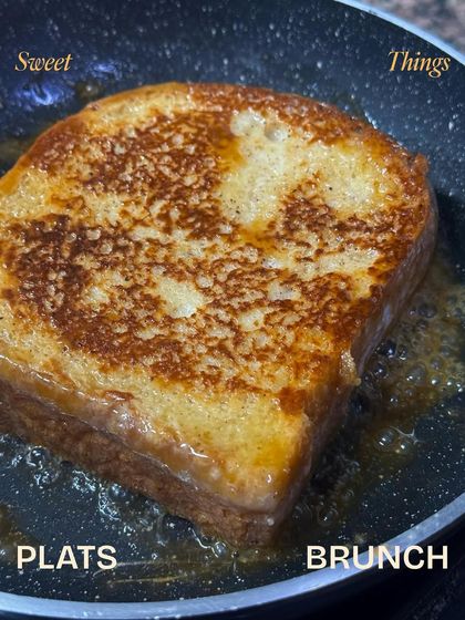 Sweet things for brunch. Our thick-cut brioche soaking in the pan, getting ready to become the perfect Pain Perdu.