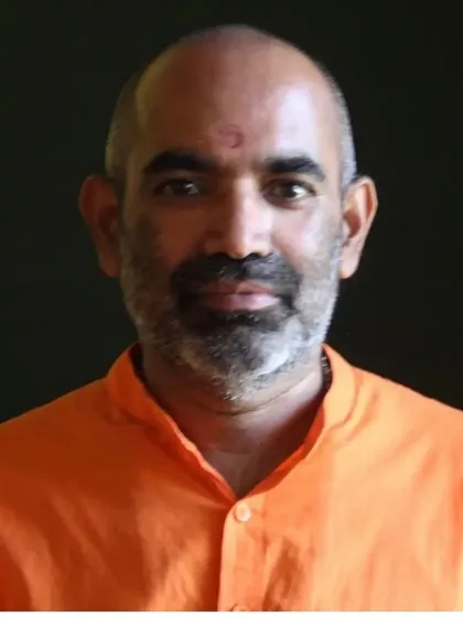 A portrait of Swami Tattvarupananda, a respected teacher who offers online classes on texts like the Hatha Yoga Pradipika and the Bhagavad Gita through our associated Gurukulam.