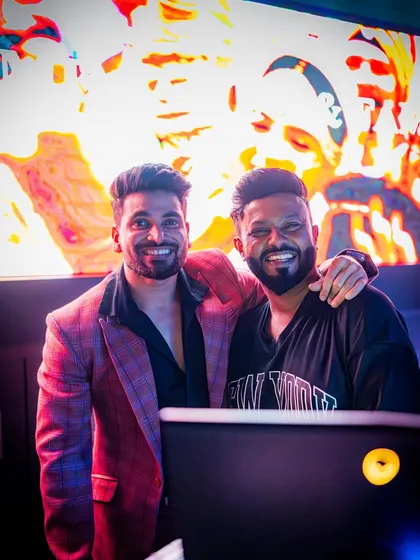 Another happy moment from Shiv Thakare's birthday bash.