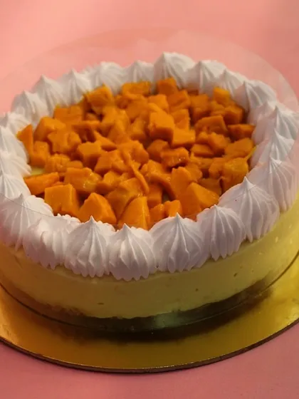 A taste of the tropics in a cheesecake. Our half-kilo Mango Cheesecake is made with real mangoes for a fresh and fruity flavor.