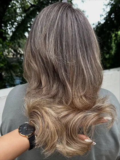 Another look at my 'Vanilla Butter Cream' creation. This is a fantastic way to blend grey hair into a stylish, modern blonde look. The ash tones help neutralize any brassiness for a cool, creamy finish.