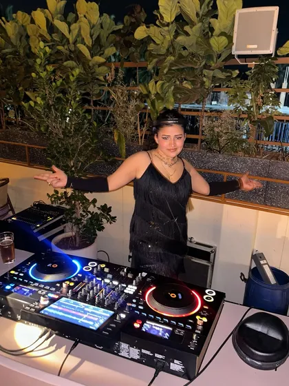 Welcoming the crowd to my set at Ministry of Beer, Goa.
