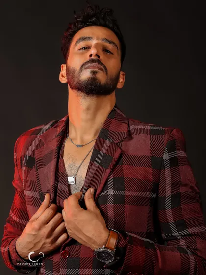 Adjusting the suit, this pose feels candid and natural. It's a great shot for showcasing the details and fit of the clothing in a relaxed way.