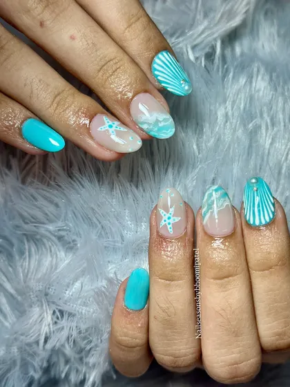 Another angle of these perfect vacation nails.